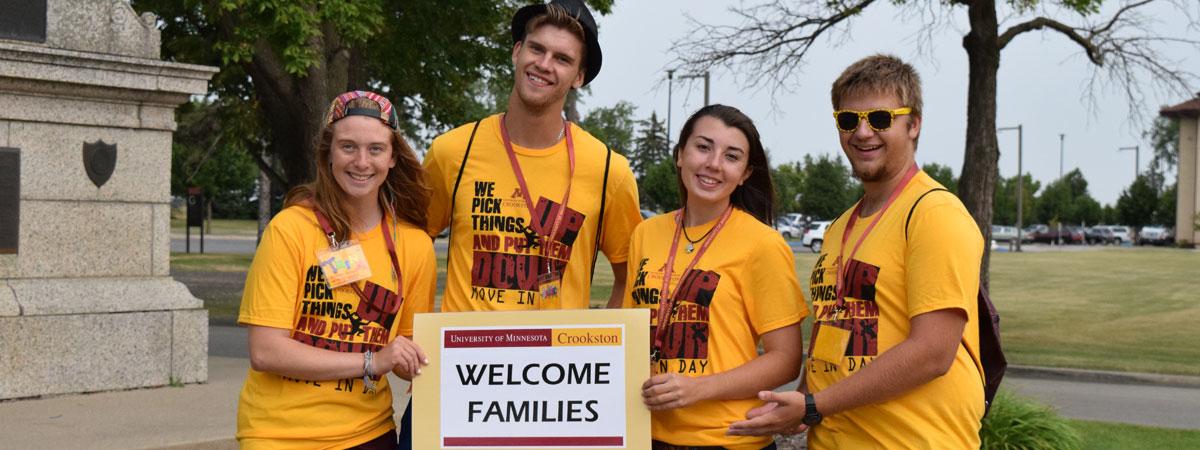 College students at new student orientation 