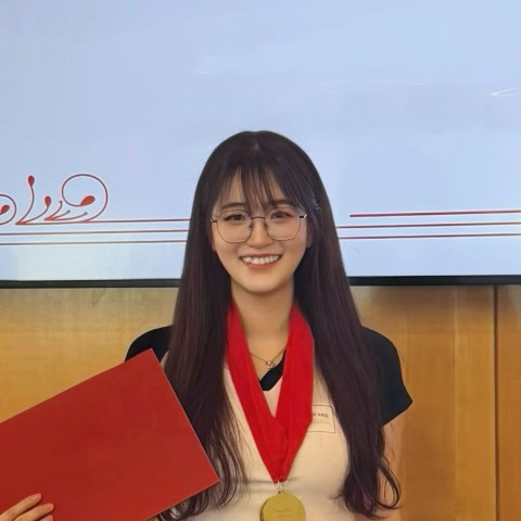 Portrait of the lab member, Yunqi Wang